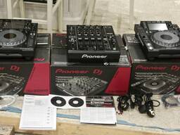 2 Pioneer CDJ2000 and 1 DJM2000